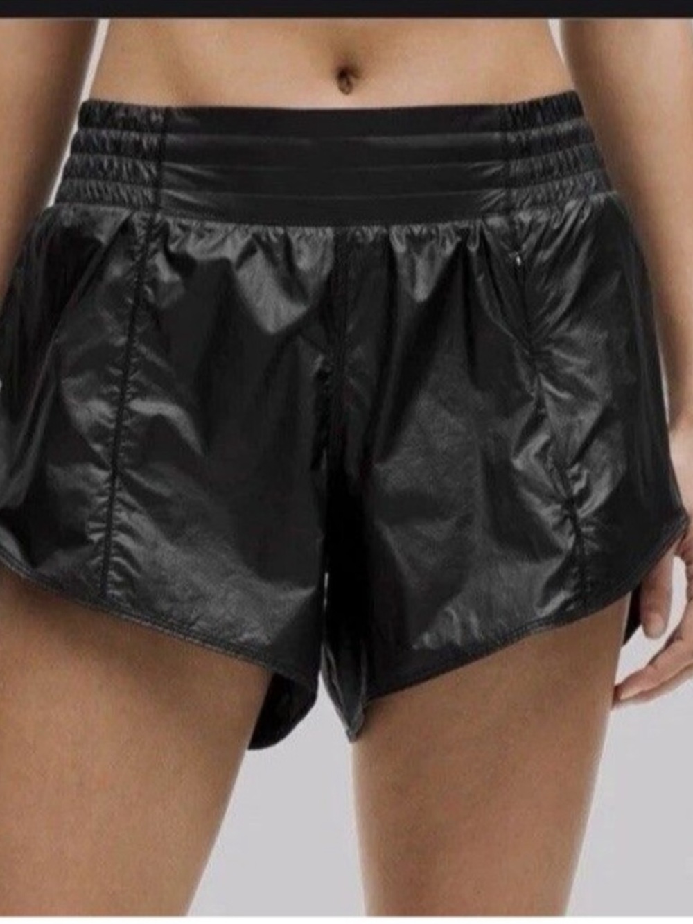 Lululemon Hotty Hot HR Short
4" *Matte Sheen Size 12